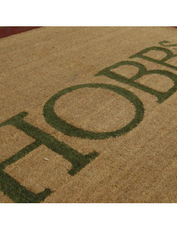 tapis coco avec découpe laser et incrustation de tapis brosse de couleur.